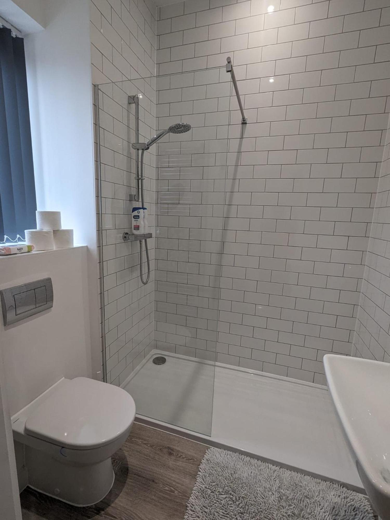 Contemporary Double Ensuite Room Birmingham Exterior foto