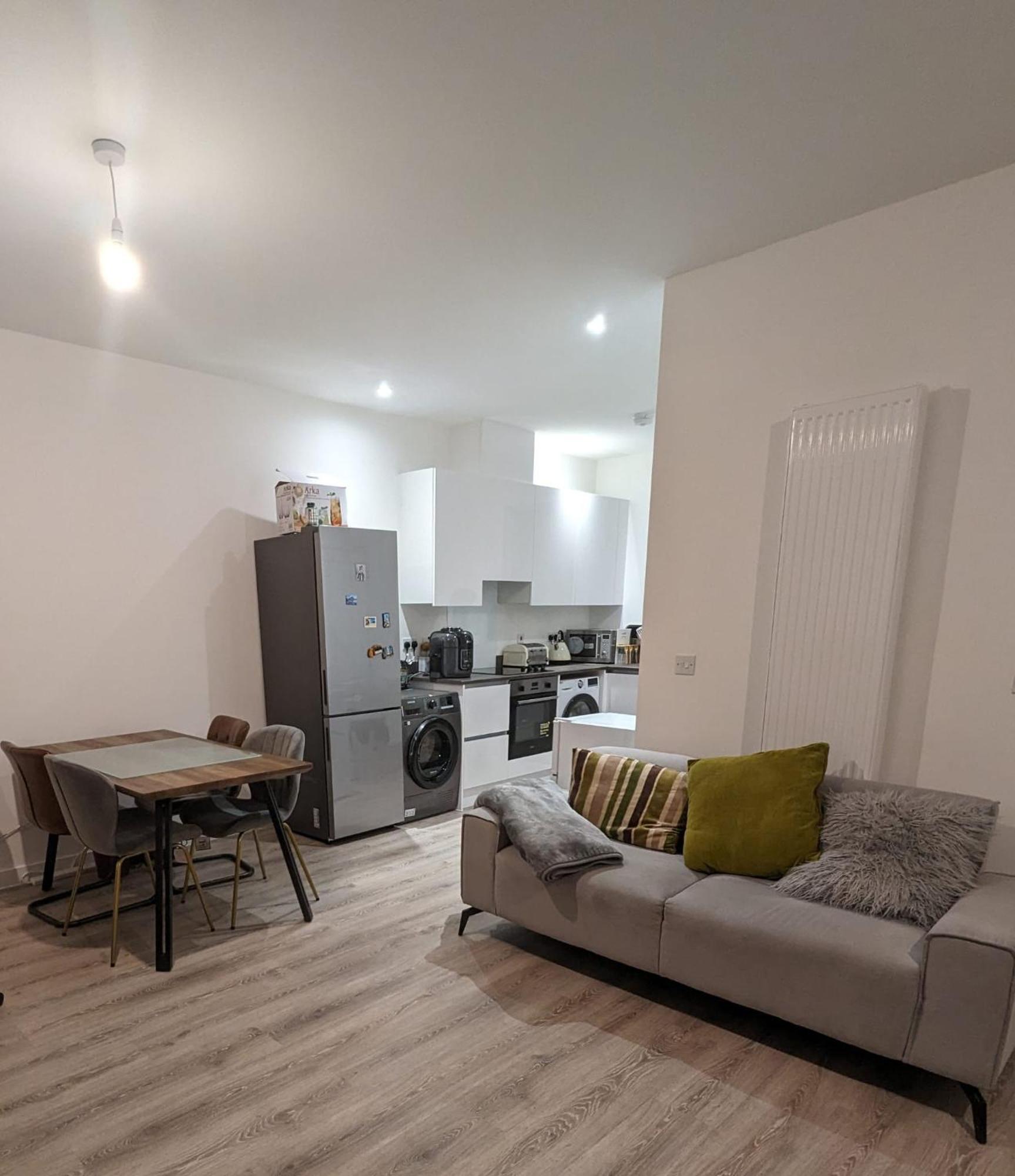 Contemporary Double Ensuite Room Birmingham Exterior foto