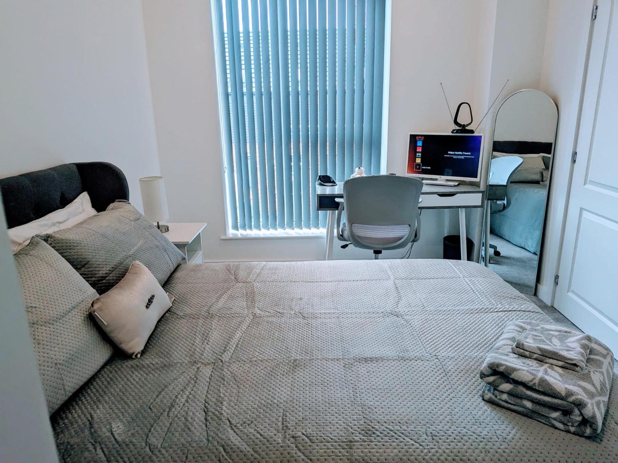 Contemporary Double Ensuite Room Birmingham Exterior foto